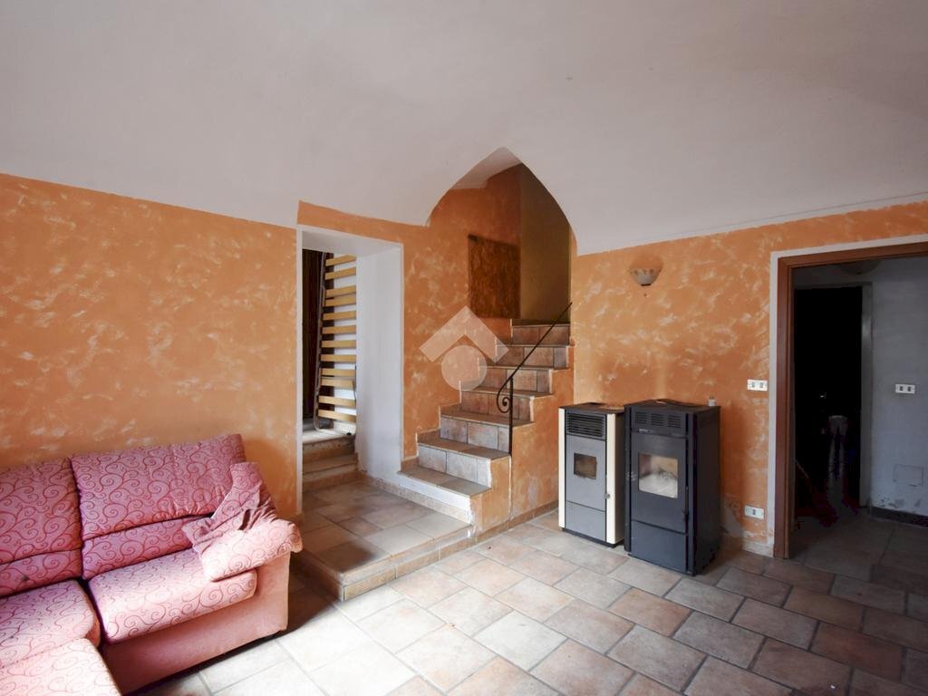 casa indipendente in vendita ad Azeglio