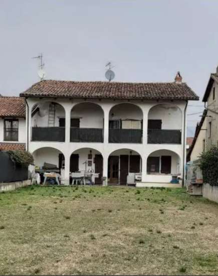 intera palazzina in vendita ad Azeglio in zona Pobbia