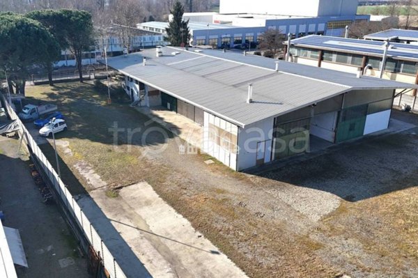 locale commerciale in vendita ad Azeglio