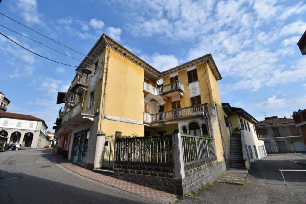 casa indipendente in vendita ad Azeglio in zona Piane