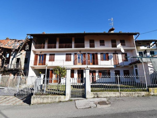 casa indipendente in vendita ad Azeglio in zona Piane