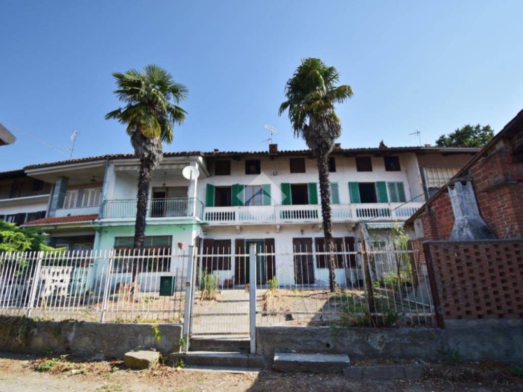 casa semindipendente in vendita ad Azeglio in zona Piane