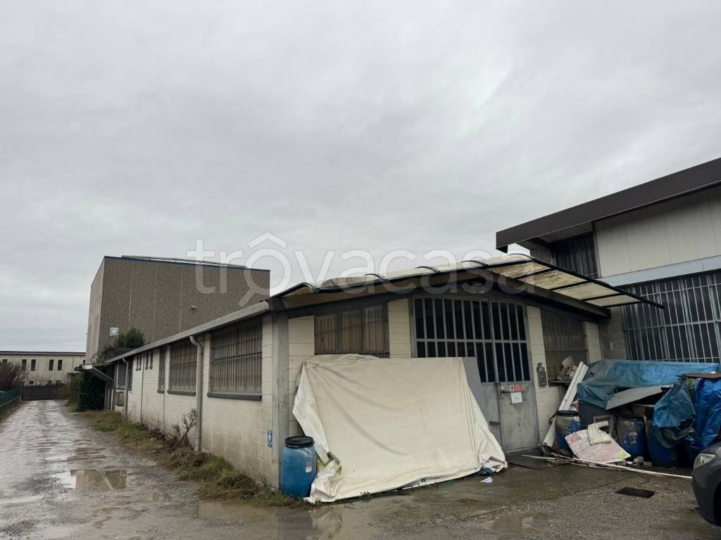 negozio in vendita a Valbrembo in zona Scano al Brembo