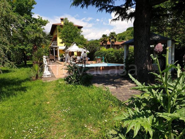 casa indipendente in vendita a Valbrembo