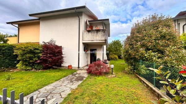 casa indipendente in vendita a Valbrembo in zona Scano al Brembo