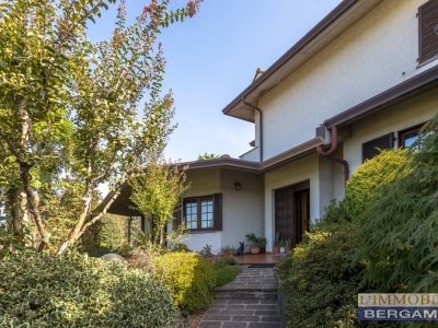 casa indipendente in vendita a Valbrembo