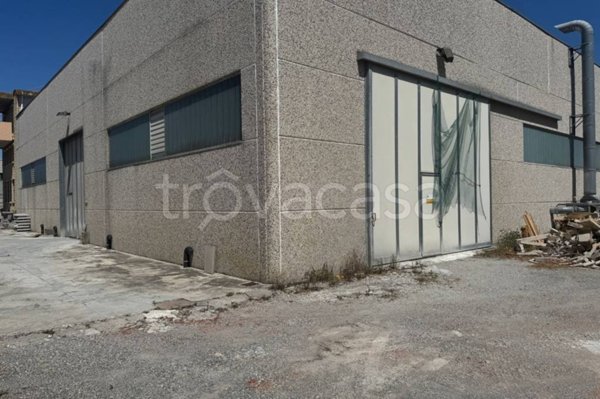 locale commerciale in vendita a Valbrembo in zona Scano al Brembo