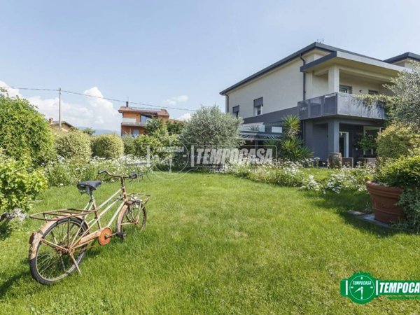 casa indipendente in vendita a Valbrembo in zona Cornelle