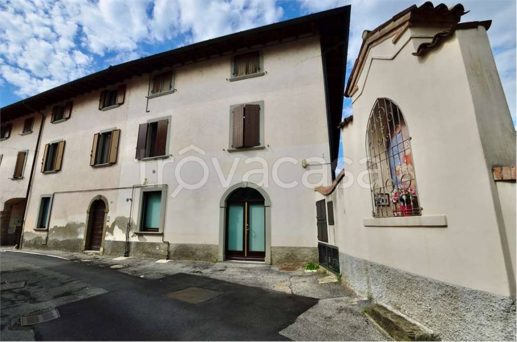 negozio in vendita a Valbrembo in zona Scano al Brembo