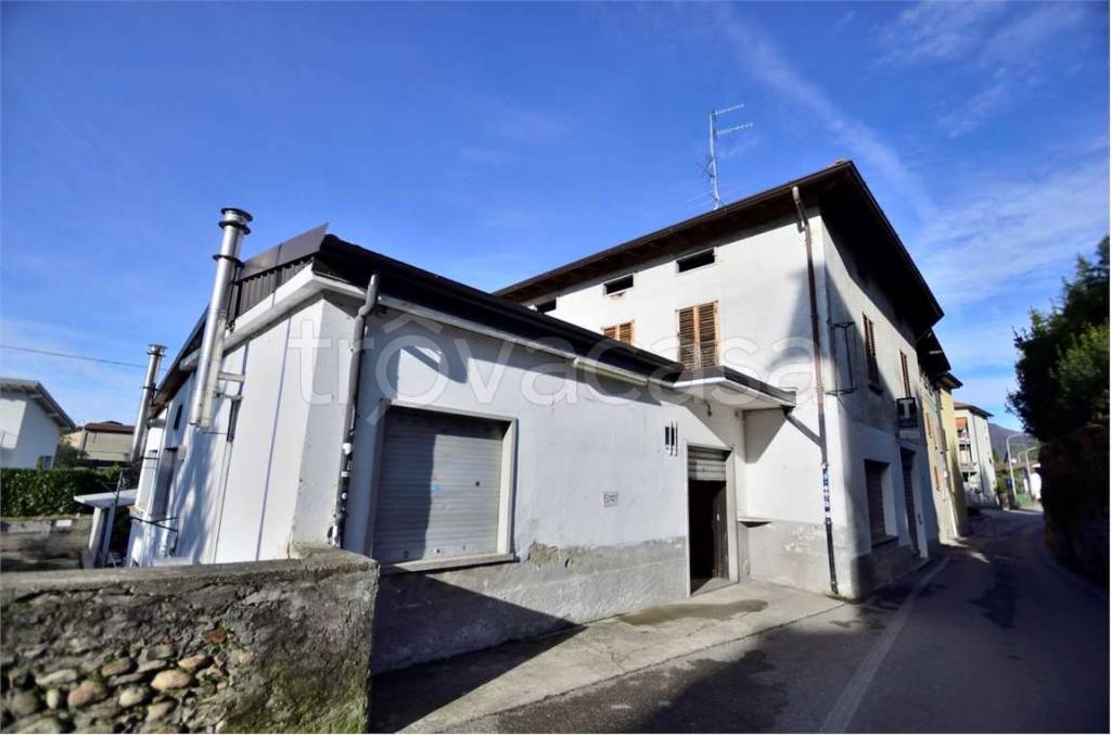 casa indipendente in vendita a Valbrembo in zona Scano al Brembo