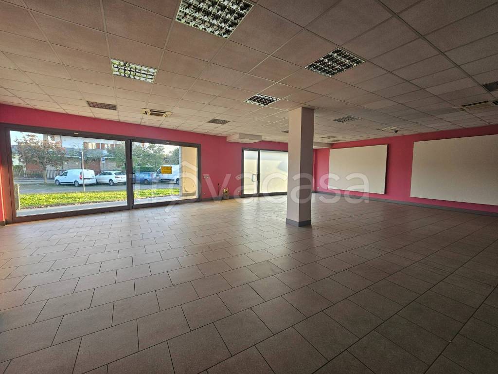 negozio in vendita a Valbrembo in zona Scano al Brembo