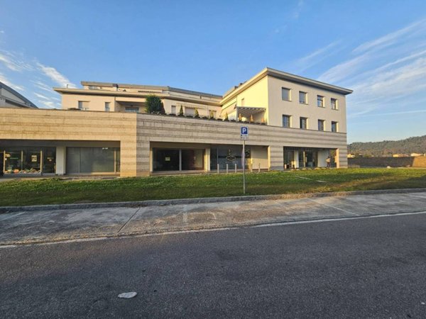 negozio in vendita a Valbrembo in zona Scano al Brembo