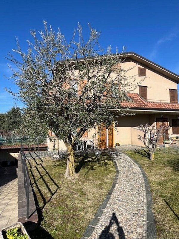 casa indipendente in vendita a Valbrembo