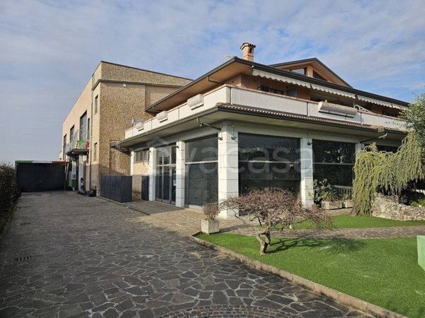 casa indipendente in vendita a Valbrembo in zona Scano al Brembo