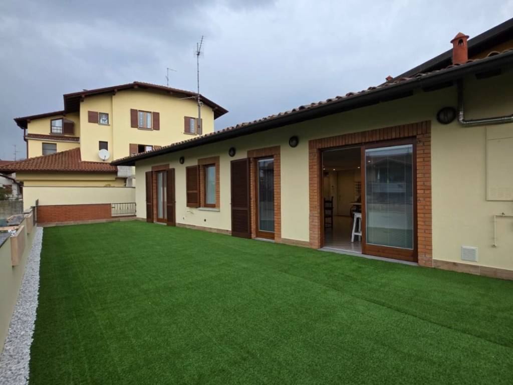 casa indipendente in vendita a Valbrembo in zona Scano al Brembo