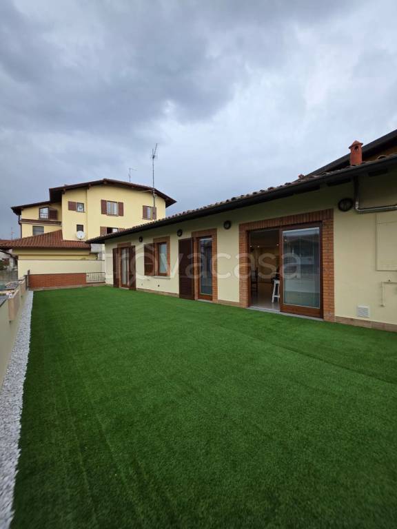 casa indipendente in vendita a Valbrembo in zona Scano al Brembo