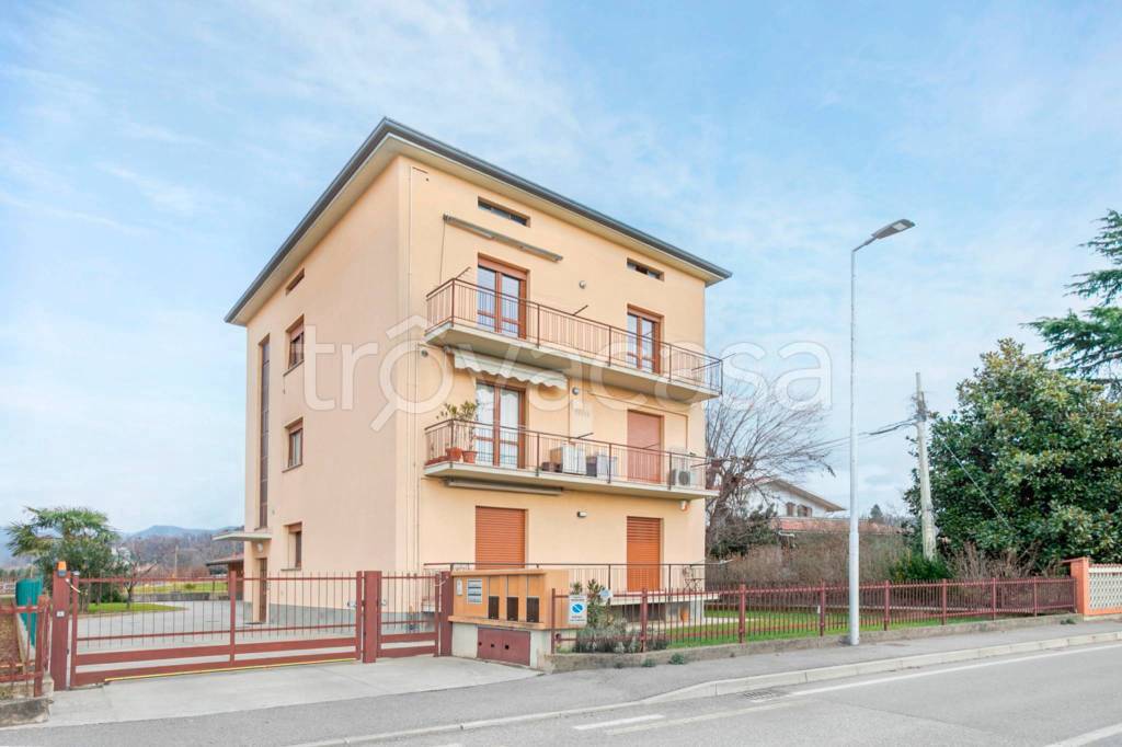 appartamento in vendita a Valbrembo in zona Scano al Brembo