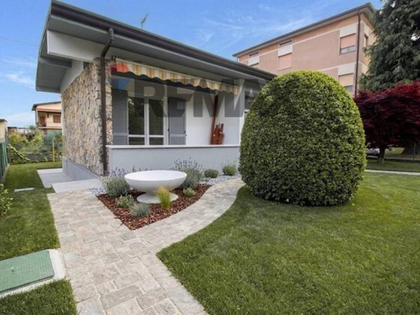 casa indipendente in vendita a Valbrembo