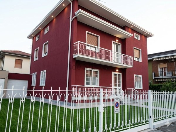 casa indipendente in vendita a Valbrembo