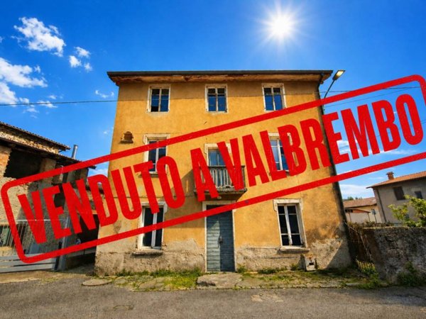 casa indipendente in vendita a Valbrembo in zona Scano al Brembo