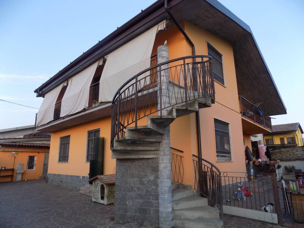 casa indipendente in vendita a Valbrembo in zona Scano al Brembo