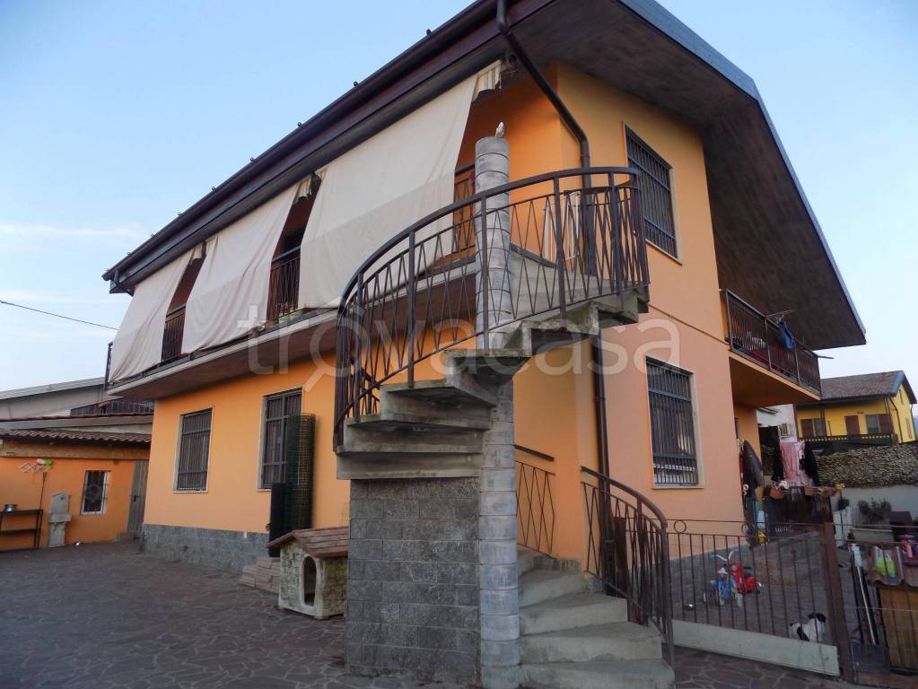 casa indipendente in vendita a Valbrembo in zona Scano al Brembo