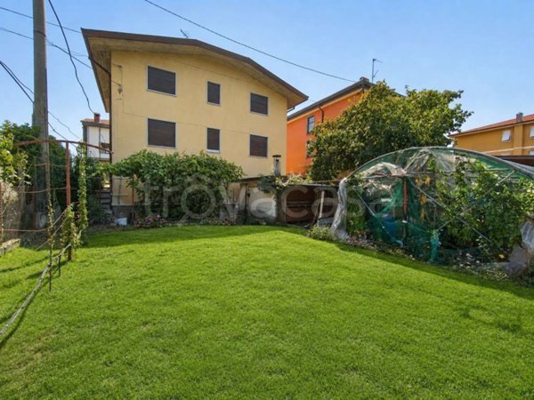 appartamento in vendita a Valbrembo in zona Scano al Brembo