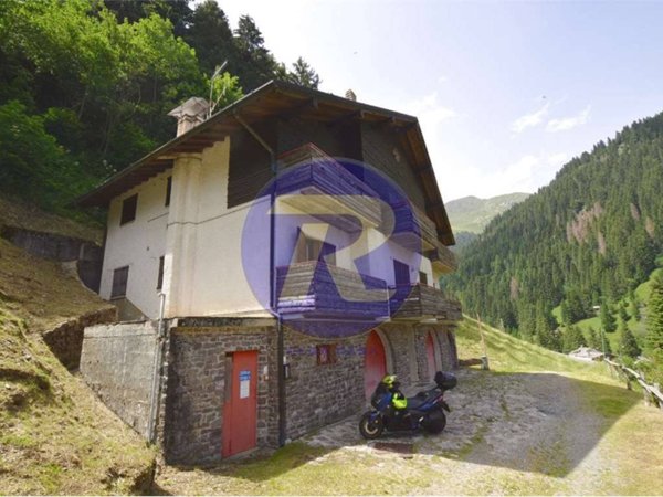 appartamento in vendita a Valleve in zona Cambrembo