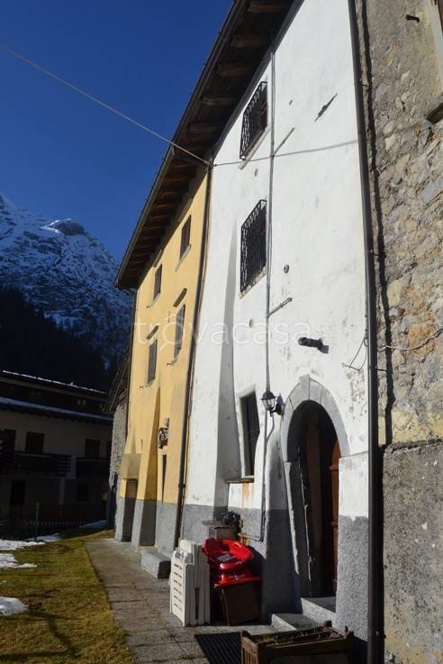 casa indipendente in vendita a Valleve in zona Cambrembo