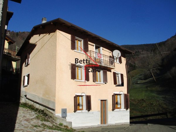 casa indipendente in vendita a Valtorta