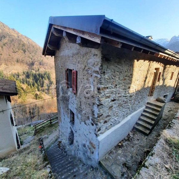 appartamento in vendita a Valtorta in zona Cantello