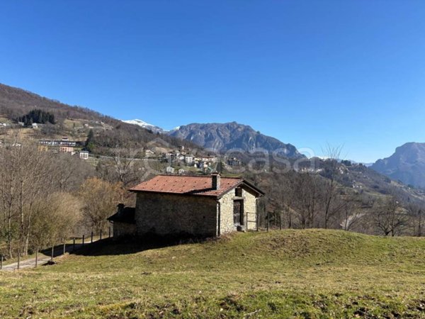 casa indipendente in vendita a Vedeseta in zona Lavina