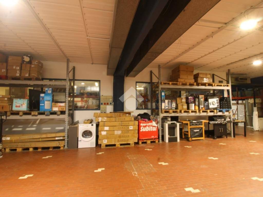 locale commerciale in vendita a Verdellino
