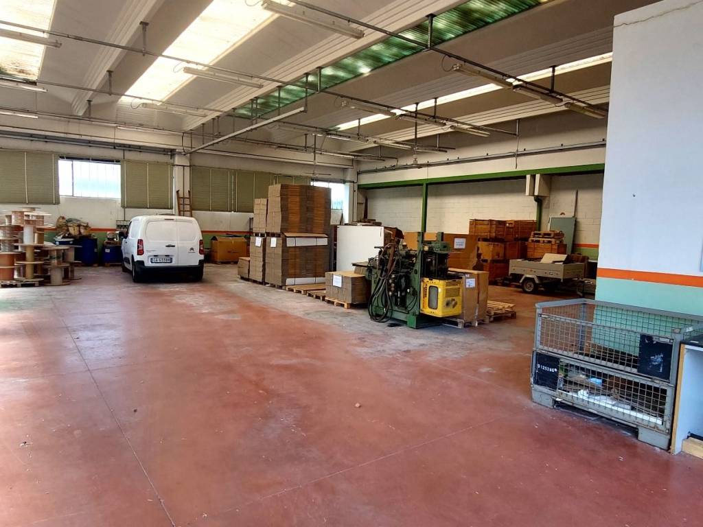 locale commerciale in vendita a Verdellino