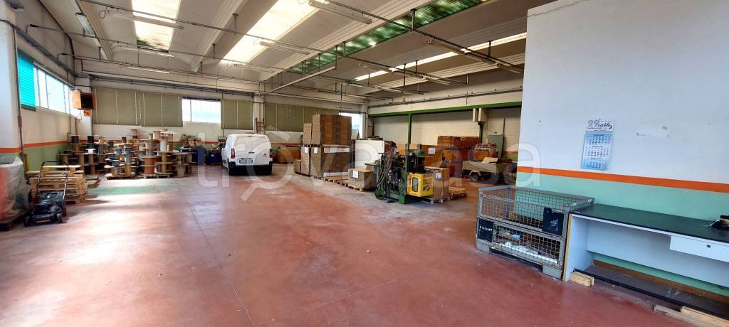 locale commerciale in vendita a Verdellino