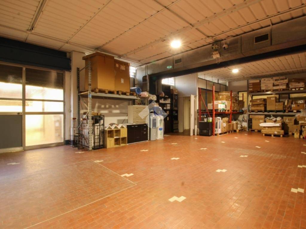 locale commerciale in vendita a Verdellino