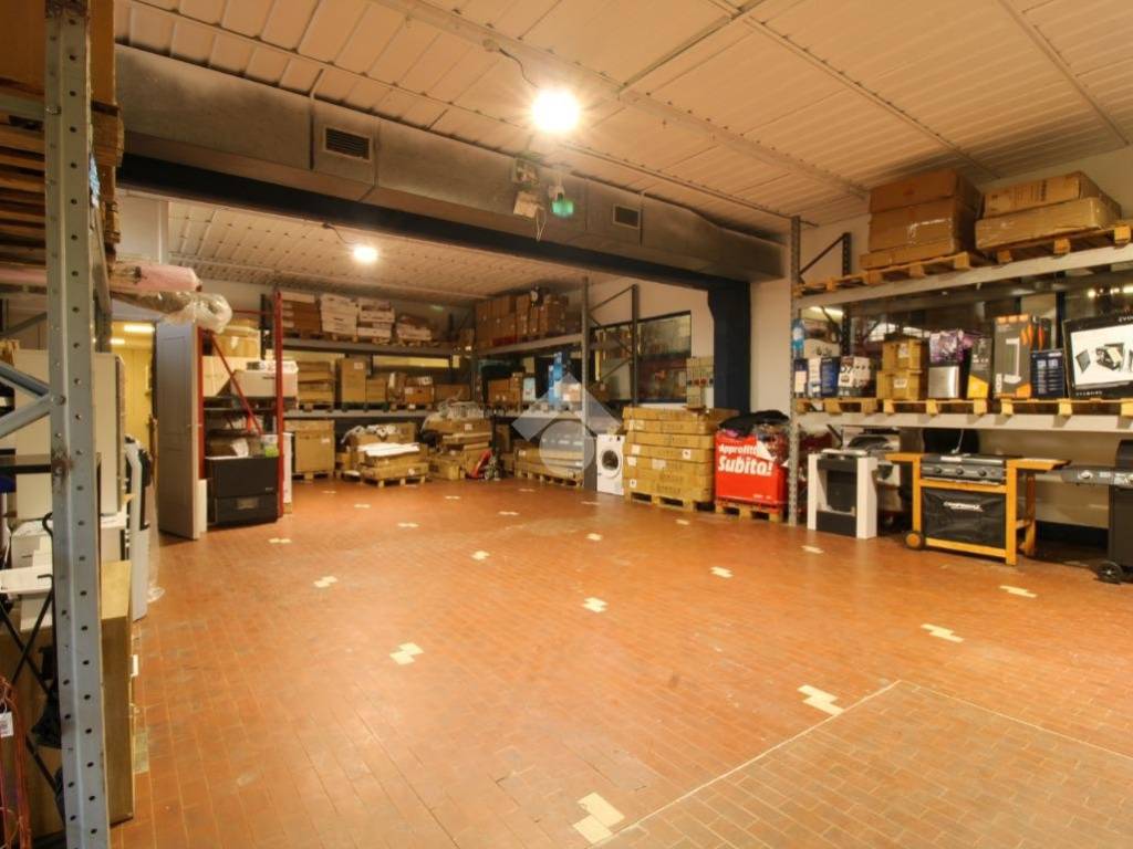 locale commerciale in vendita a Verdellino