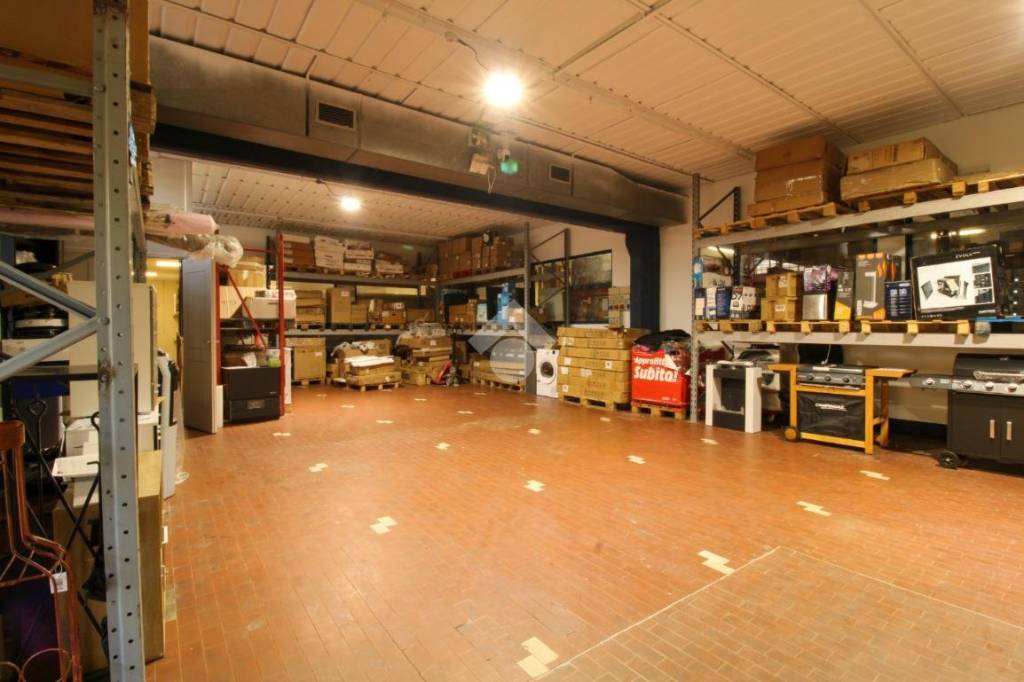 locale commerciale in vendita a Verdellino