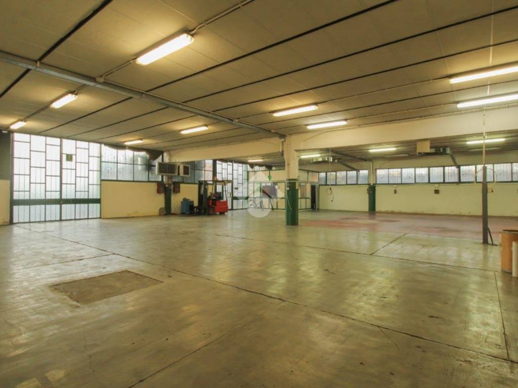 locale commerciale in vendita a Verdellino