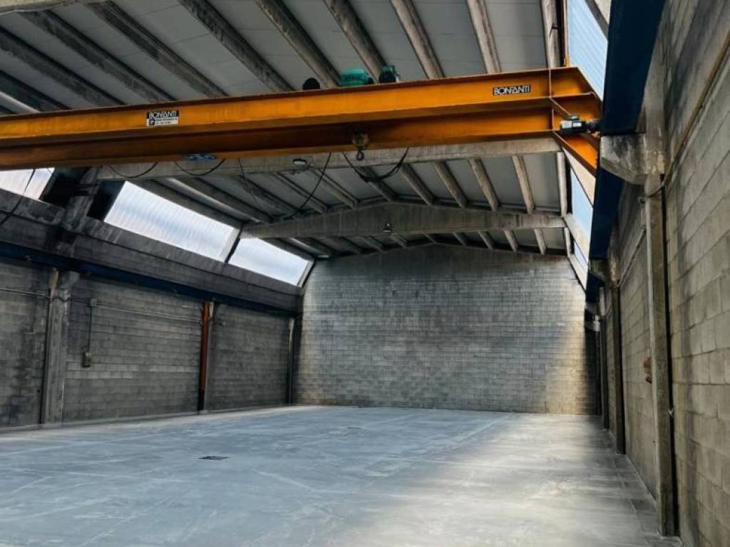 locale commerciale in vendita a Verdellino