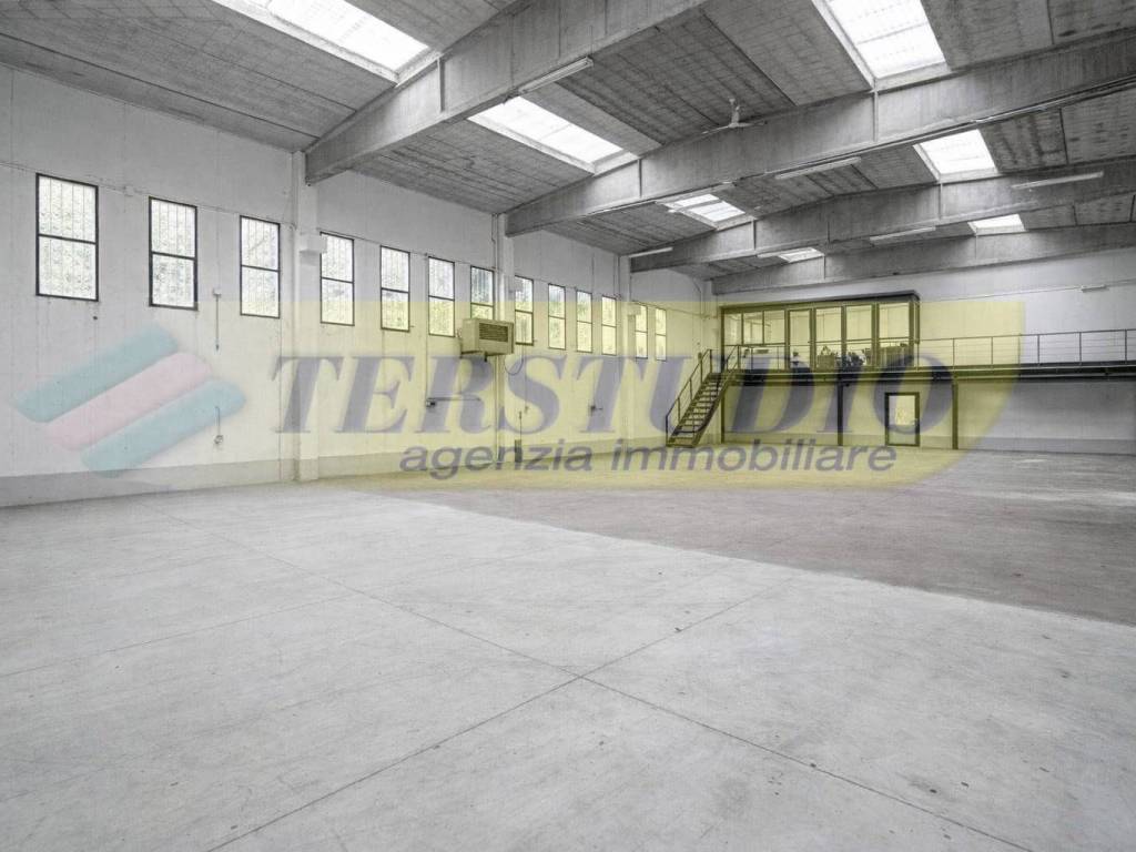 locale commerciale in vendita a Verdellino