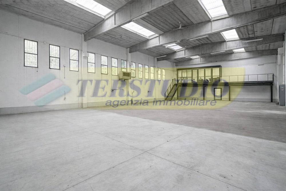 locale di sgombero in vendita a Verdellino