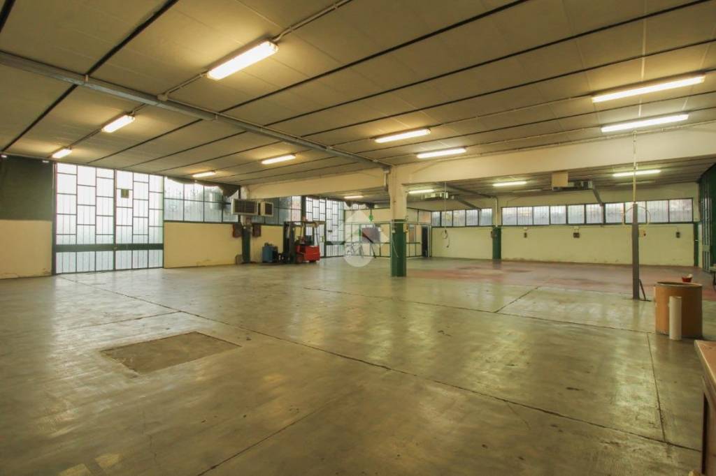 locale commerciale in vendita a Verdellino