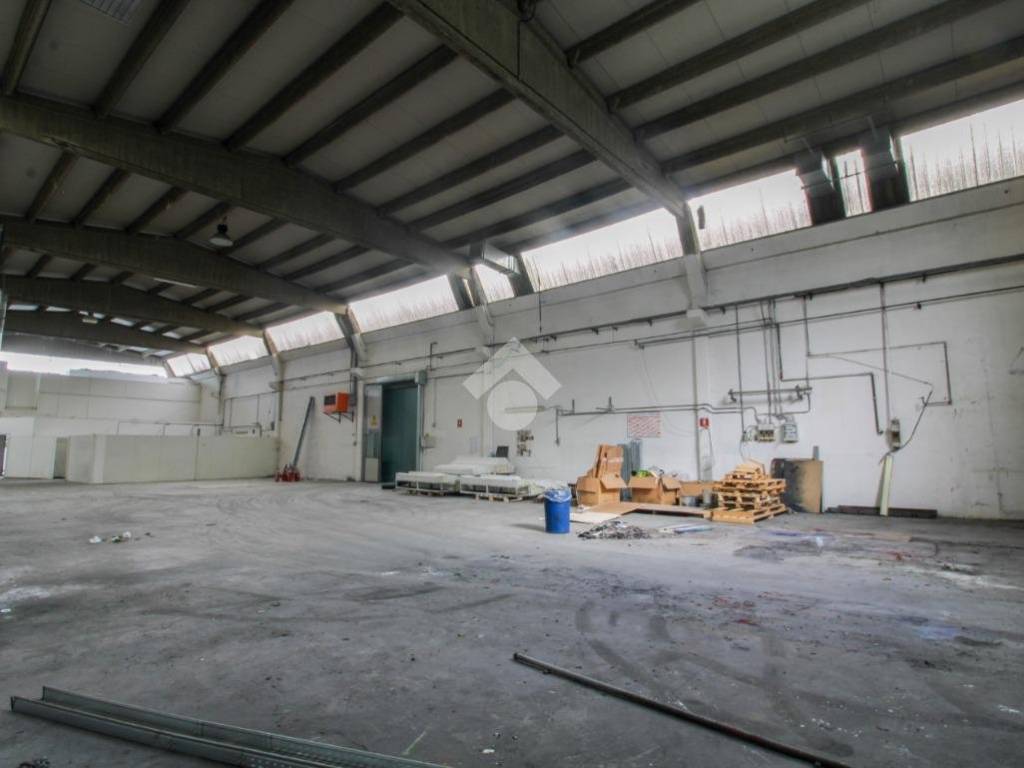 locale commerciale in vendita a Verdello