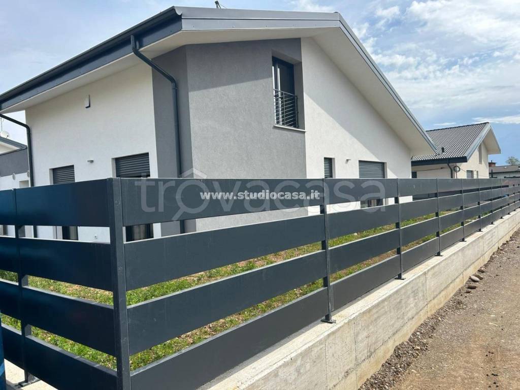 casa indipendente in vendita a Verdello