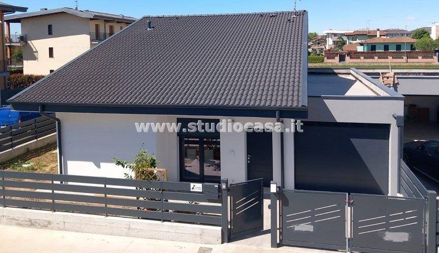 casa indipendente in vendita a Verdello