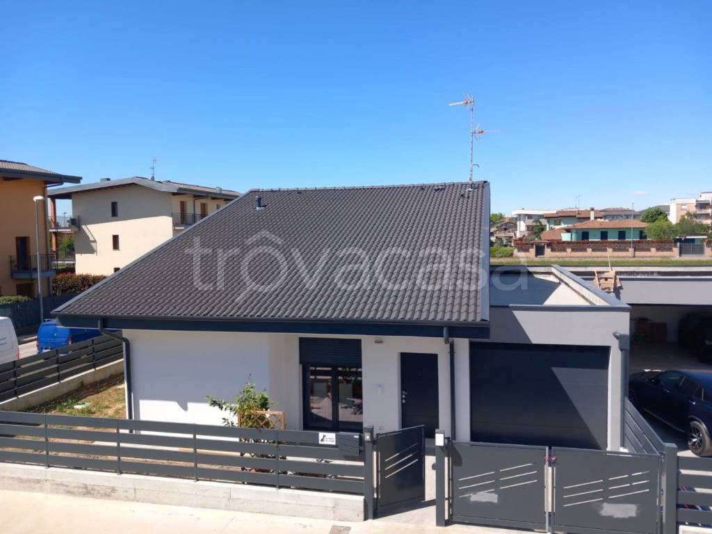 casa indipendente in vendita a Verdello