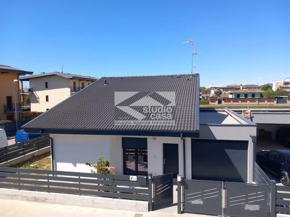 casa indipendente in vendita a Verdello