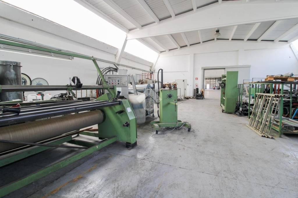 locale commerciale in vendita a Verdello