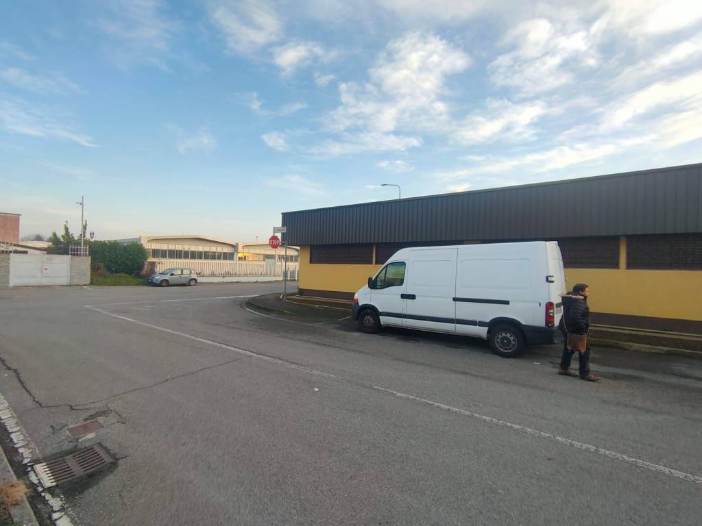 locale commerciale in vendita a Verdello